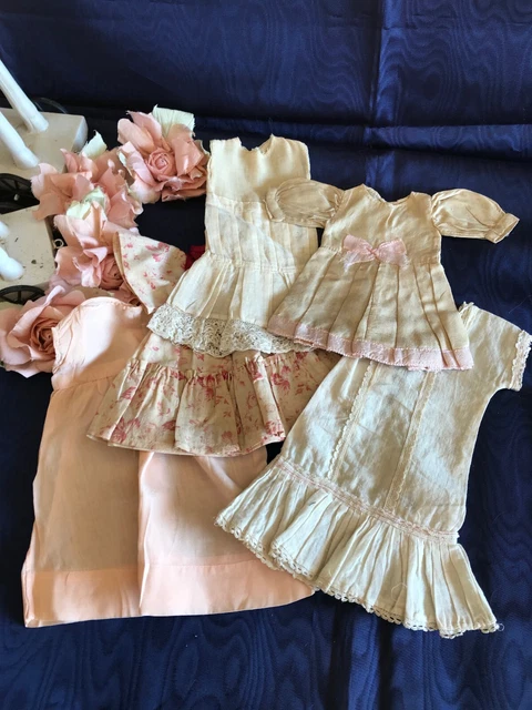LOT VÊTEMENTS ANCIENS pour PETITE POUPEE   JUMEAU,  GAUTIER,  STEINER