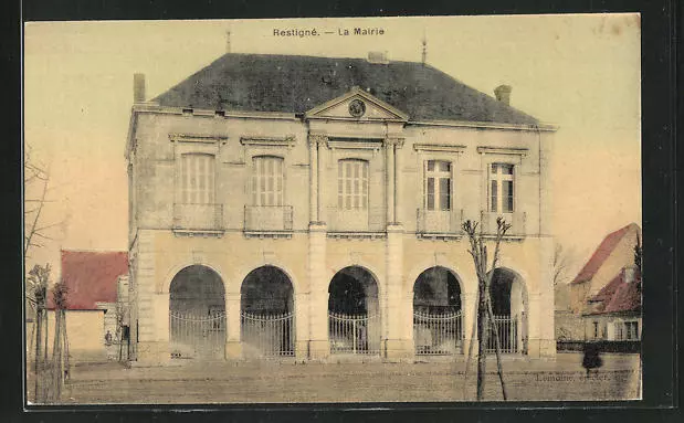 CPA Restigné, La Mairie,  vue de Hôtel de Ville