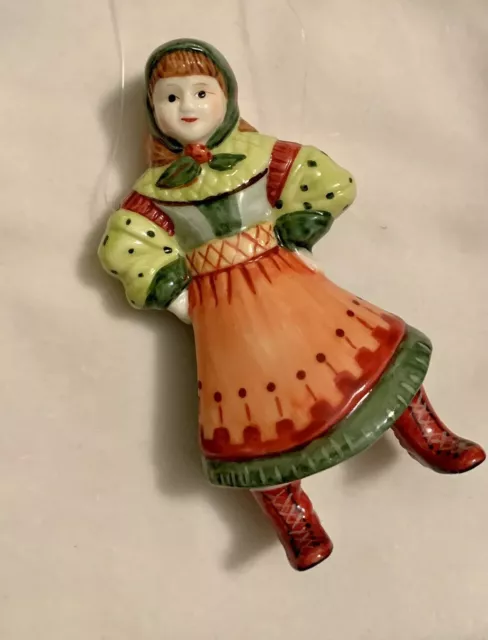 V&B Russische Weihnachtsfigur Serie Tonya Ornaments  Tanzendes Bauernmädchen nw