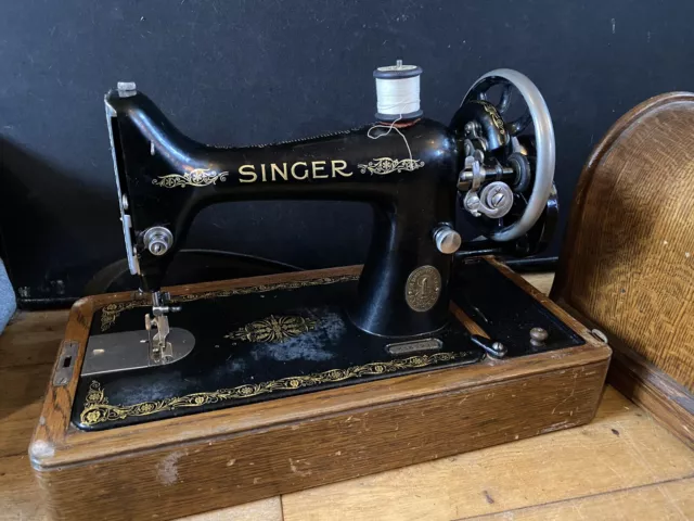 Singer 99K Hand Crank Sewing Machine 1915 Y363995 - With Carry Case & Key