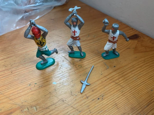 Figurine Timpo Moyen Age  Chevalier Et Chevalier Templier