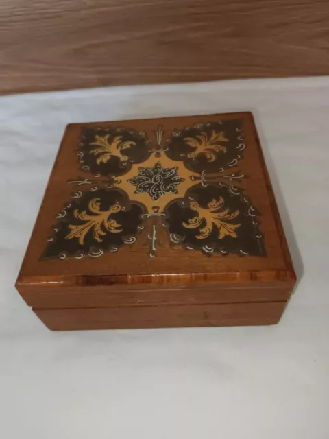 Caja de baratijas vintage italiana con incrustaciones de madera decorada para transferencia de joyas