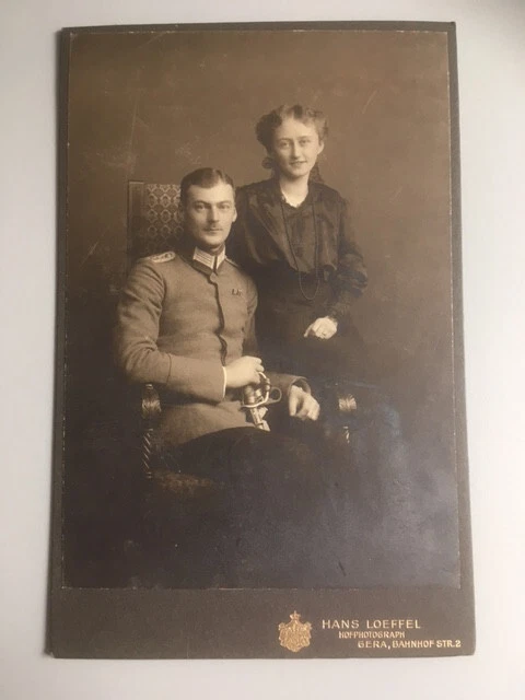 Kabinettfoto, Portrait mit Frau, Offizier in Uniform, Atelier Löffel, Gera 1917