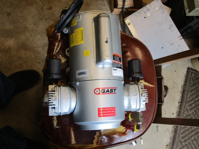 Nice Used GAST 5HCD-43-M550NGX 3/4 HP 1 Phase Piston Air Compressor