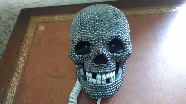 Teléfono vintage Skull