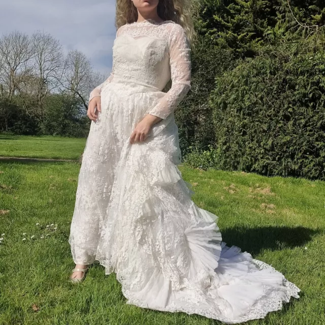 Vintage 1940s 1950s Lace Wedding Dress With Ruffled Train Size 8 To 10 3