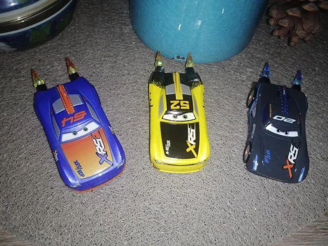 1 lot de  voitures cars disney pixar  mattel metal  d occasion