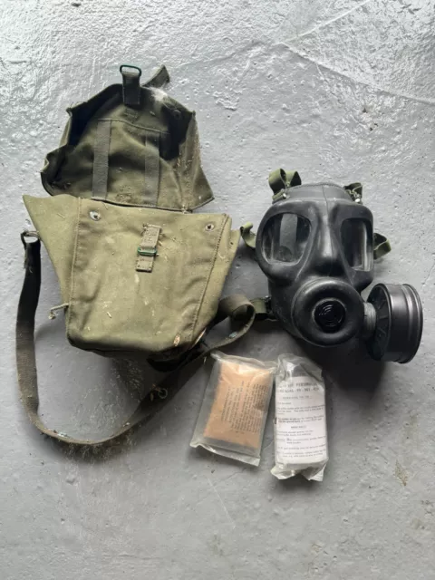 1966 Dated British S6 Respirator Gas Mask With Case