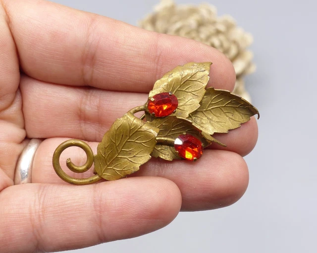Ancienne broche Feuille - Laiton et strass- old brooch 1930