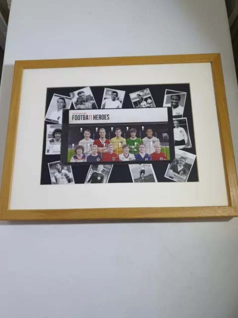 Royal Mail Mint Stamps Footba11 Heroes (2013) Presentation Pack In Photo Frame