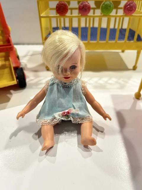 VINTAGE 1960 S DELUXE READING SUZY CUTE DOLL W Stroller Crib Feeding Table 48.22 PicClick AU