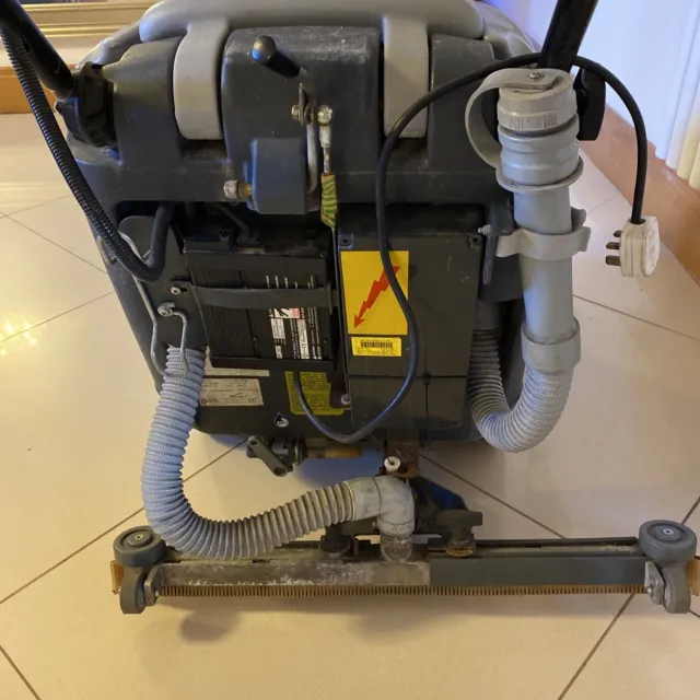 Nilfisk BA410 battery scrubber dryer floor cleaning cleaner machine BA 410 2