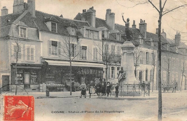 COSNE - statue et place de la république