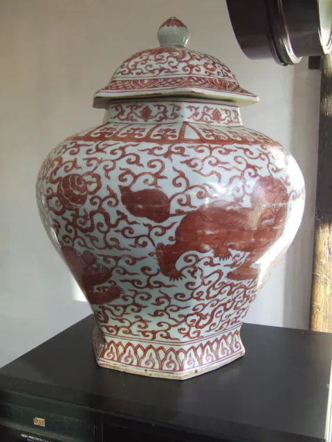 CHINESE PORCELAIN MING DYNASTY 16th CENTURY VERY HEAVY LIDDED IRON RED LION JAR