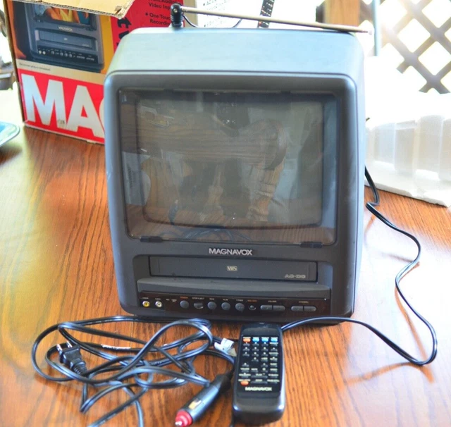 MAGNAVOX RETRO GAMING Portable 9" TV/VCR Combo VHS CCU091AT01 +Remote