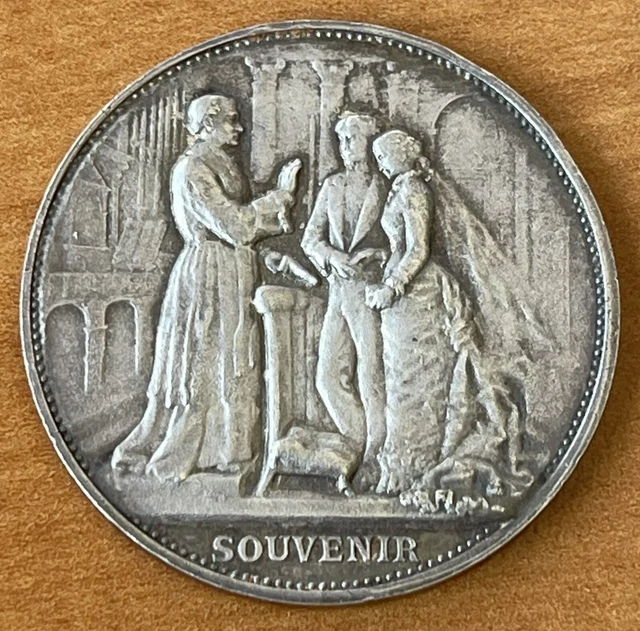 Médaillon Ancien En Argent - XIXe Siècle, Thème Mariage, Fabrication Française