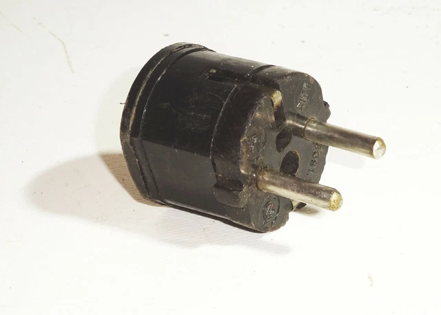 ANCIENNE PRISE DE courant sans fusible en bakélite ou plastique EUR 2