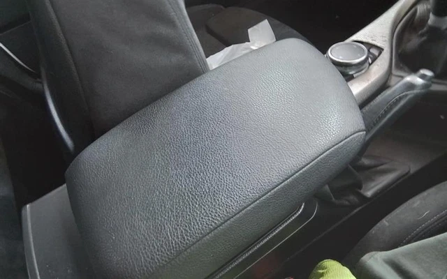 LUWU Compatibile con Jeep Avenger 2023 2024 2025 2026 Copertura per Bracciolo Centrale Coperchio Avenger EV Hybrid Coperchio In Pelle Custodia Protettiva Consolle Centrale 4XE / 4X4 Accessori