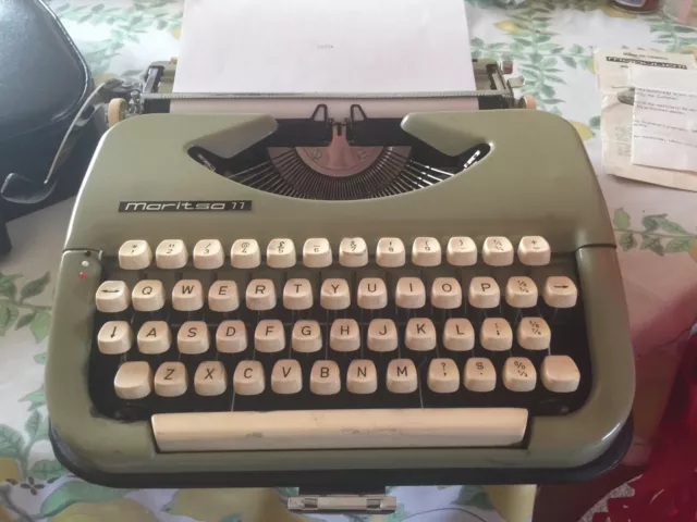Máquina de escribir “Olivetti Studio 46” diseñada por Mario Bellini en 1973  - Galería de Lo Antiguo Tienda Online