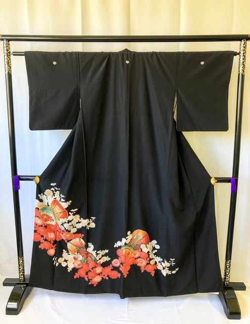 Vintage Japanese kimono - Kuro tomesode with Beautiful motifs