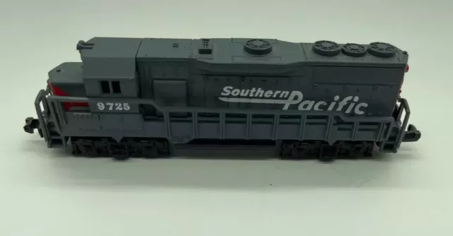 High Speed Southern Pacific Locomotive # 9725 Model Train No 418 N Scale 4.5"