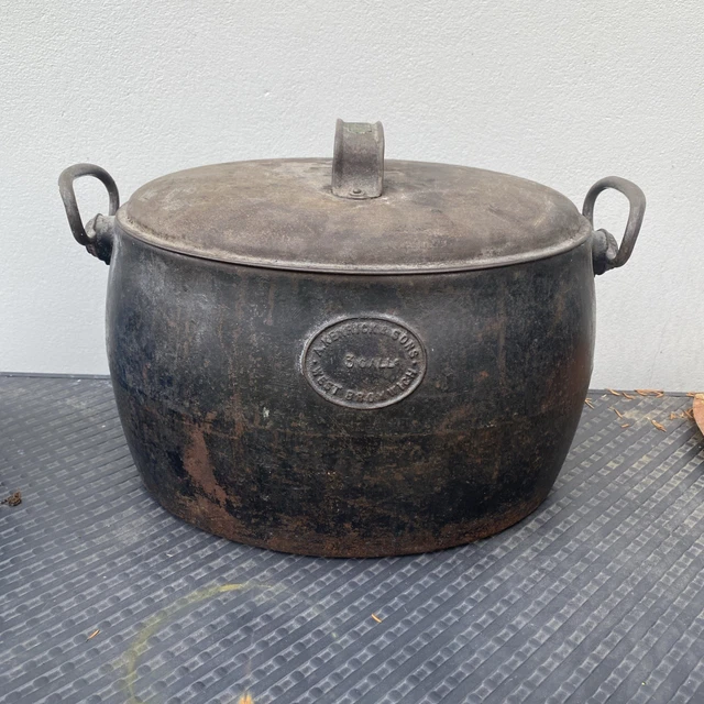A KENRICK Sons Cast Iron Gypsy Cooking Pot Gallons Complete