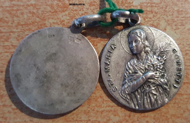 Year 1940/50. Saint Maria Goretti silver medal. Weight 4 grams. Size 20mm.