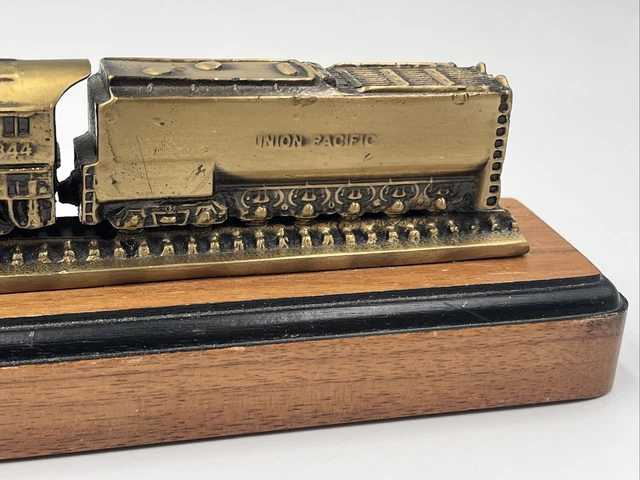 Vtg Brass Union Pacific Railroad Operating Steam Locomotive #8444 Paperweight 3