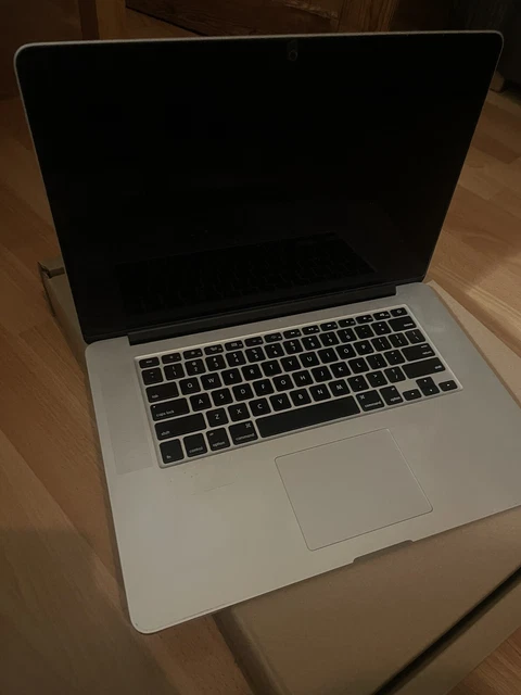 MacBook Pro (Retina, 15 pollici, metà 2015) unità di memoria a stato solido Intel Core i7 16 GB 500 GB 2,5 GHz.