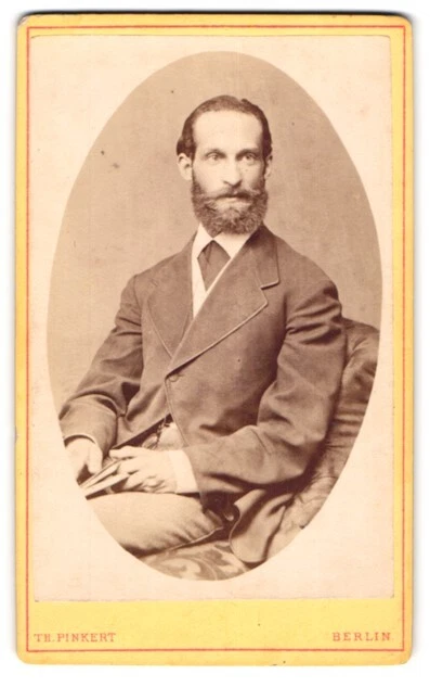 Photography Th. Pinkert, Berlin, Bourgeois Gentleman in suit jacket with full beard