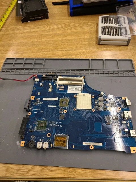 Toshiba Satellite L450 L455 mainboard NBWAE LA-5831P K000085480 aw31021L