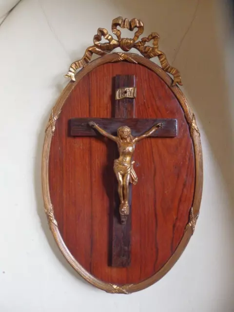 Ancien Christ Bronze Croix Dans Cadre Bronze Dore Et Fond Palissandre Crucifix