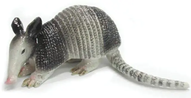 Northern Rose Miniature Porcelain Animal Figure Armadillo R180