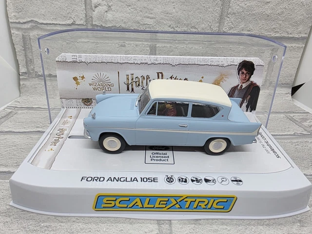 Scalextric Ford Anglia 105E – Edición Harry Potter, Coche De Slot Con Magnatracción Y Chasis Robusto