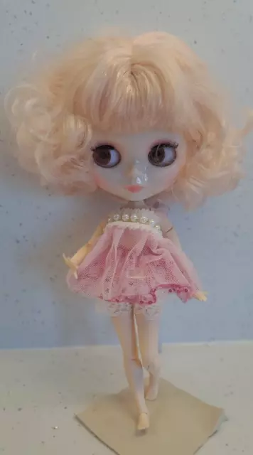 Icy 1/6 Blythe Puppe Blassrosa Haare Blass Glänzend Gesichtsfreie Spitzenverkleidung & Höschen