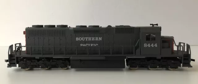 AHM SD-40 w/ Fly Wheel 5030-06 S.P. Southern Pacific 8444 HO Train Locomotive