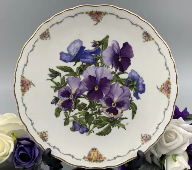 Royal Albert The Queen Mother's Favourite Flowers - Pansies Collectors Plate.