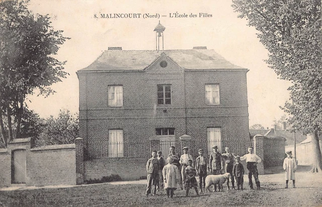 Antique Dept 59 Nord Postcard - Malincourt Ecole des Filles