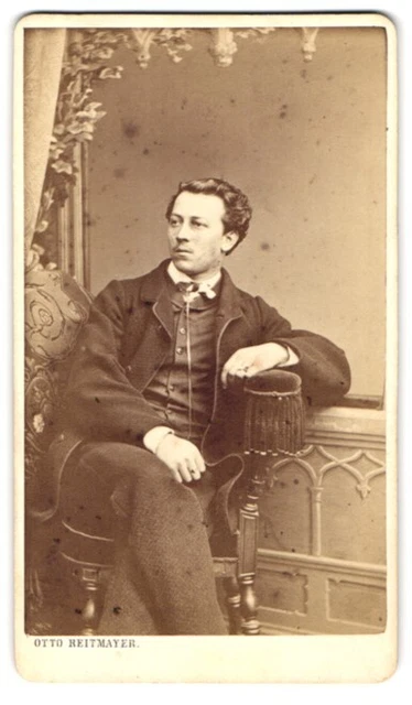 Fotografie Otto Reitmayer, München, Kaufingerstr. 21, Portrait junger Mann im A
