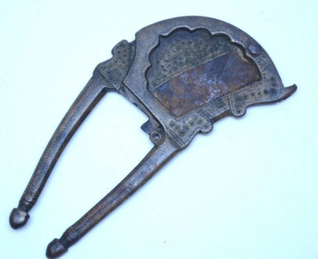 ANTIQUE BRONZE brass INDIAN BETEL NUT CRACKER nutcracker sarota collectible VTG