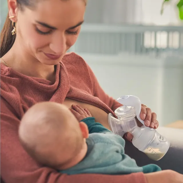 Philips Avent Handmilchpumpe, Geschenkset – Einzelmilchpumpe, Babyflachen mit 3
