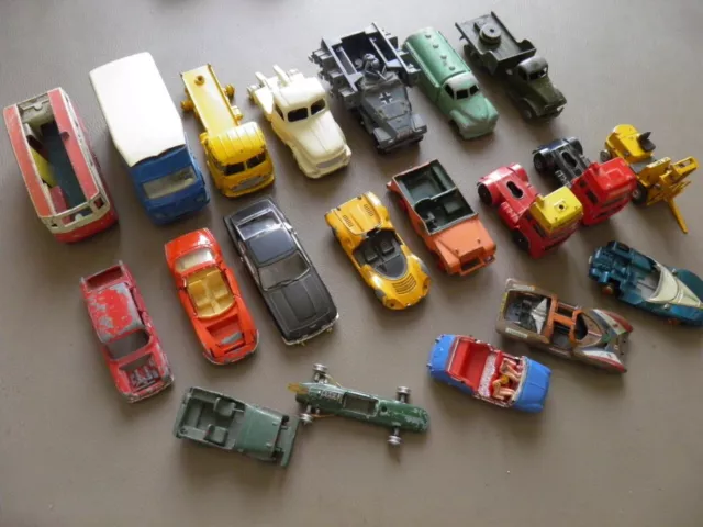 DINKY, CORGI, et autres : LOT DE VEHICULES pour pièces ou restauration