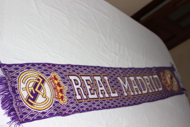 BUFANDA DE FUTBOL VINTAGE ULTRAS DEL REAL MADRID OFICIAL SIE