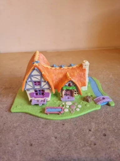 Snow White’s Cottage. Vintage Polly Pocket by Bluebird, 1995