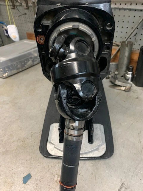 1589-865440H52 Mercruiser Bravo III Upper Unit Gear Case 2.20 Ratio- Used 4Hrs 1589-865440H52 Mercruiser Bravo III Upper Unit Gear Case 2.20 Ratio- Used 4Hrs