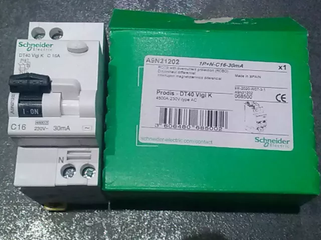 1 disjoncteur différentiel  DT40 30ma C 16 Amp 2 poles  schneider A9N21202