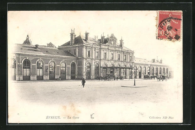CPA Evreux, La Gare, attelage à cheval vor dem le bâtiment de la Gare