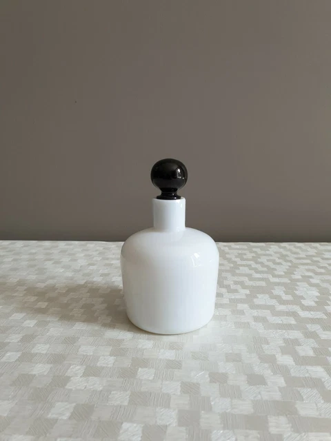 Flacon à parfum art déco Baccarat opalin blanc et noir