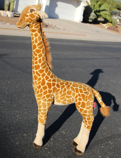 Fao schwarz giant giraffe top