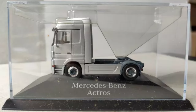 herpa MERCEDES-BENZ Actros 1858 SZM silber 2006 PC Box 1:87 OVP DaimlerChrysler